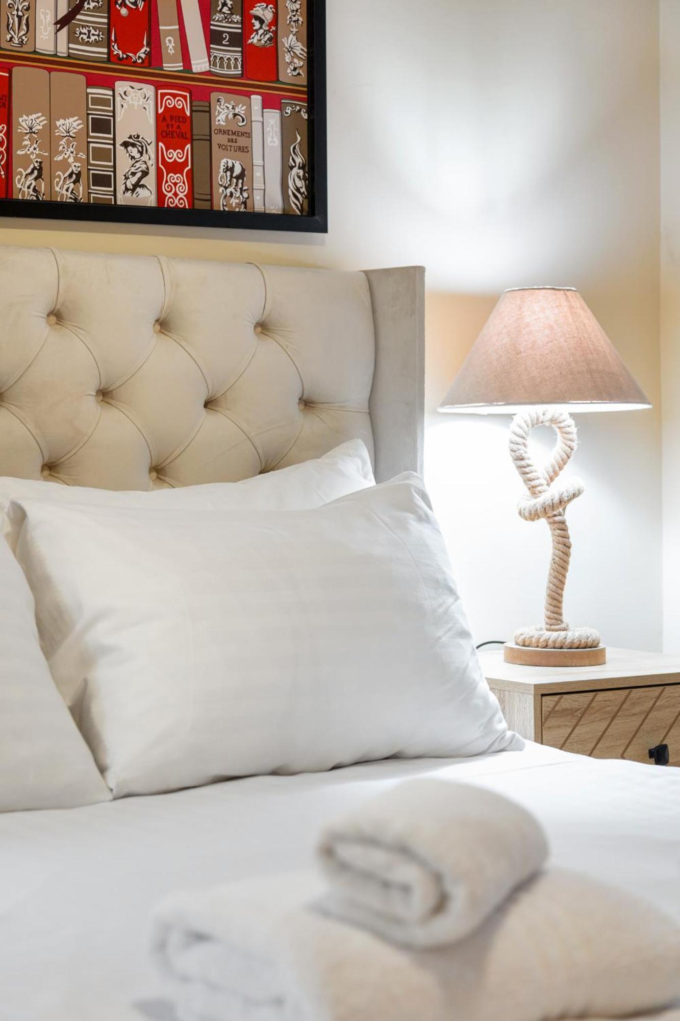 Elegant Kensington Apartment With Patio London Kültér fotó