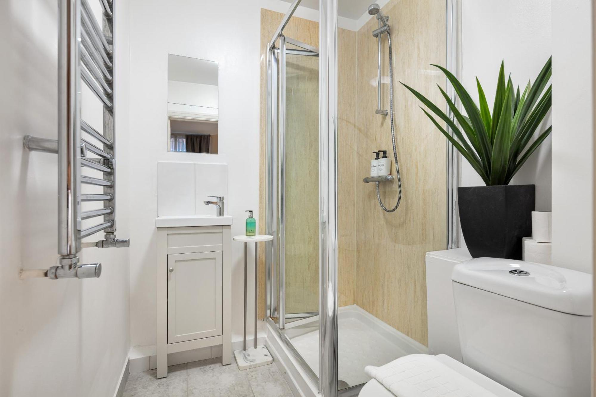 Elegant Kensington Apartment With Patio London Kültér fotó
