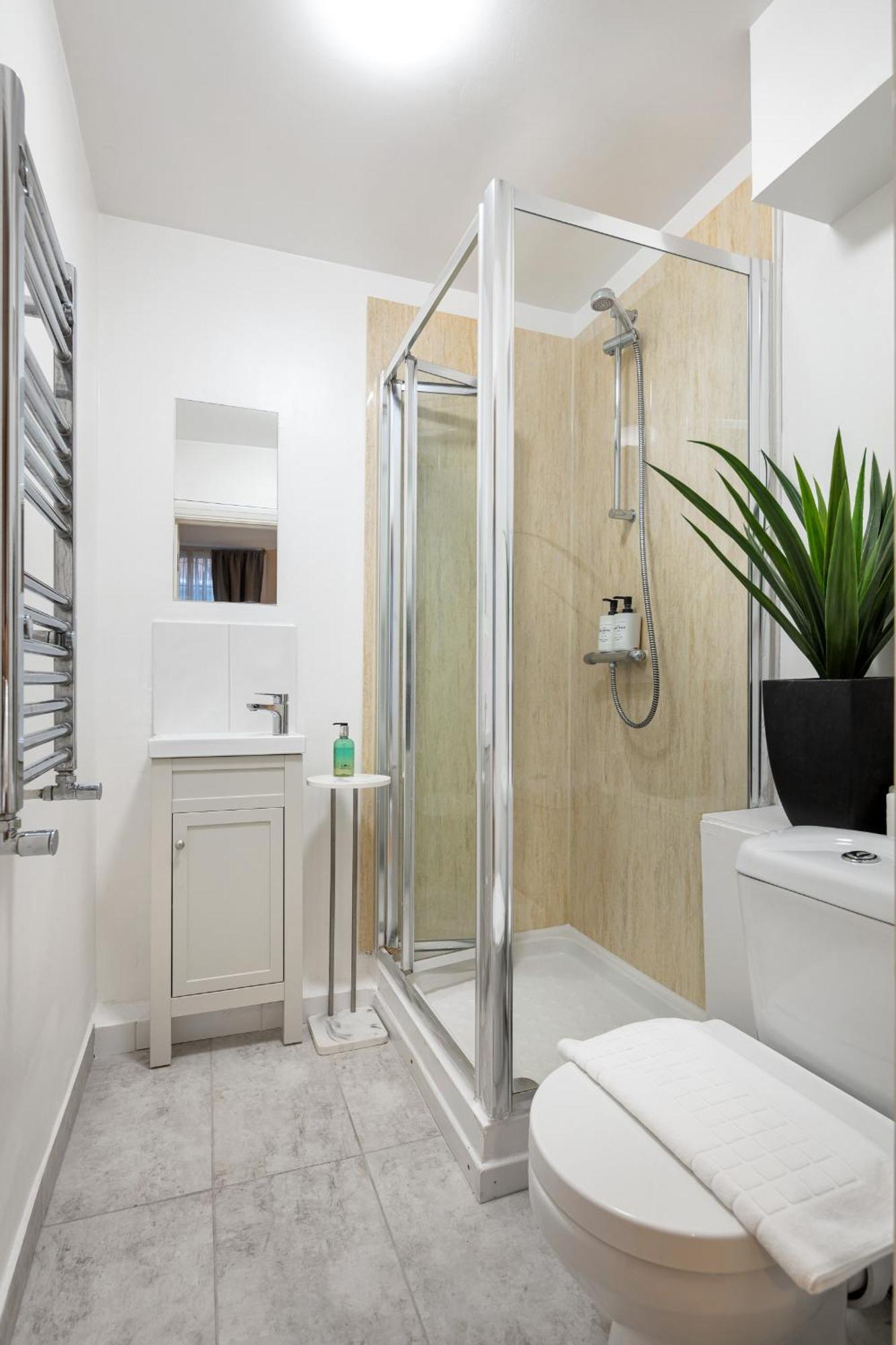 Elegant Kensington Apartment With Patio London Kültér fotó