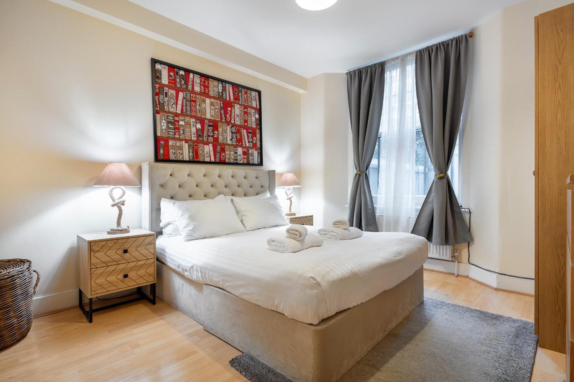 Elegant Kensington Apartment With Patio London Kültér fotó