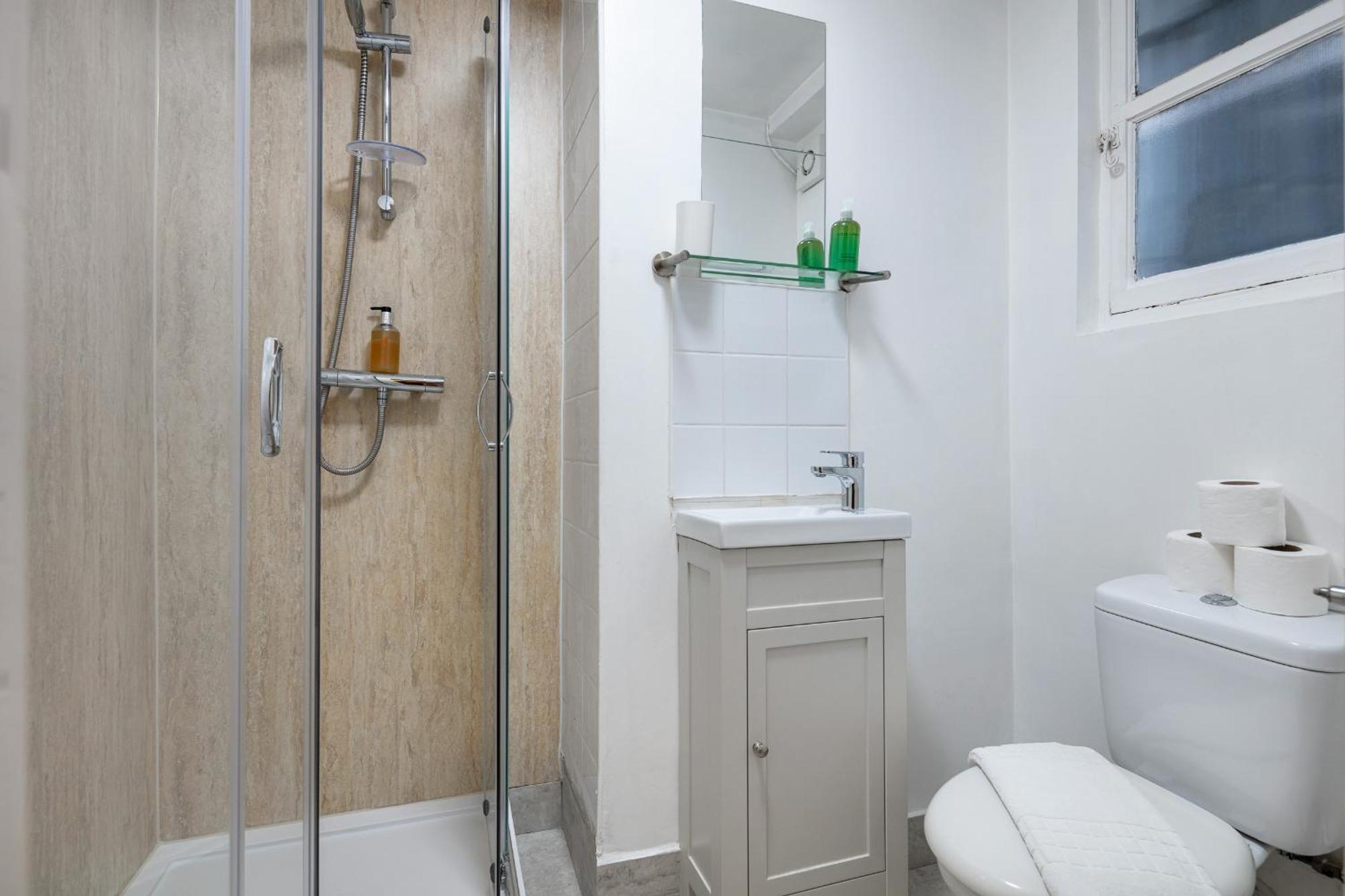 Elegant Kensington Apartment With Patio London Kültér fotó