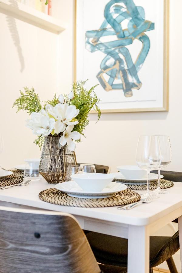 Elegant Kensington Apartment With Patio London Kültér fotó